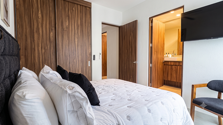 LUX 2-Storie 3-BDR , 3.5 Bath Penthouse