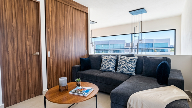 LUX 2-Storie 3-BDR , 3.5 Bath Penthouse