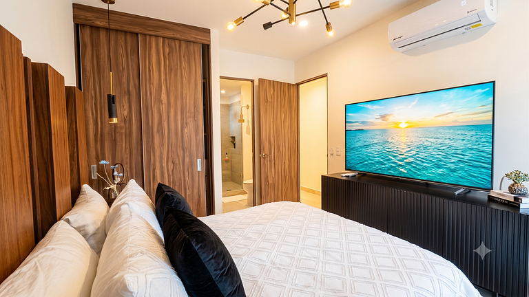 LUX 2-Storie 3-BDR , 3.5 Bath Penthouse