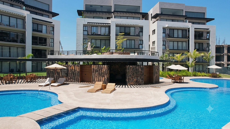 LUX 2-Storie 3-BDR , 3.5 Bath Penthouse