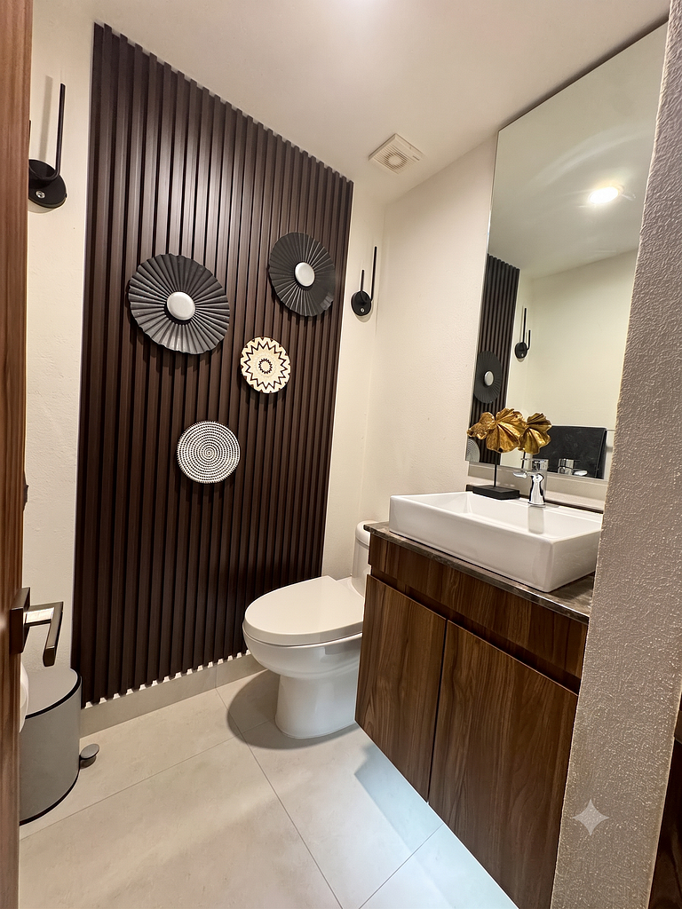 LUX 2-Storie 3-BDR , 3.5 Bath Penthouse