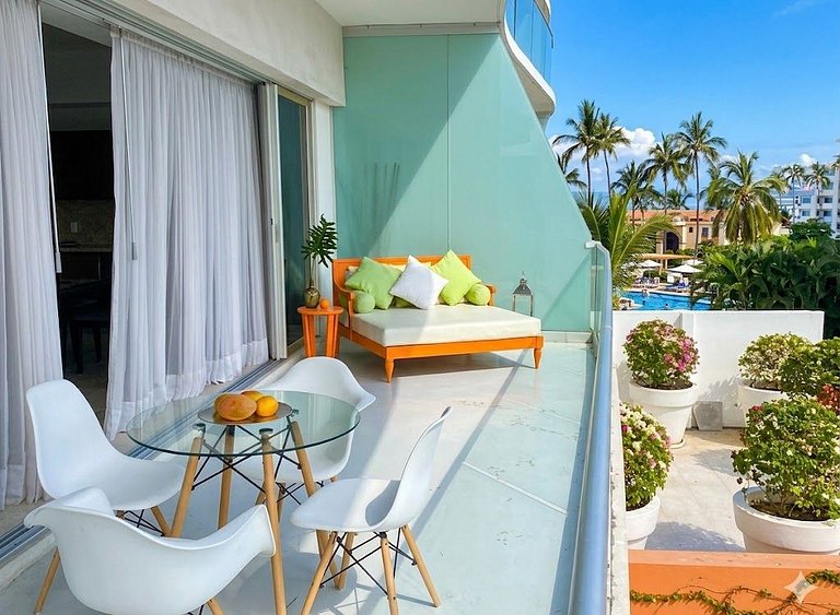 Paraíso frente al mar en Icon Vallarta: piscina y club de pl