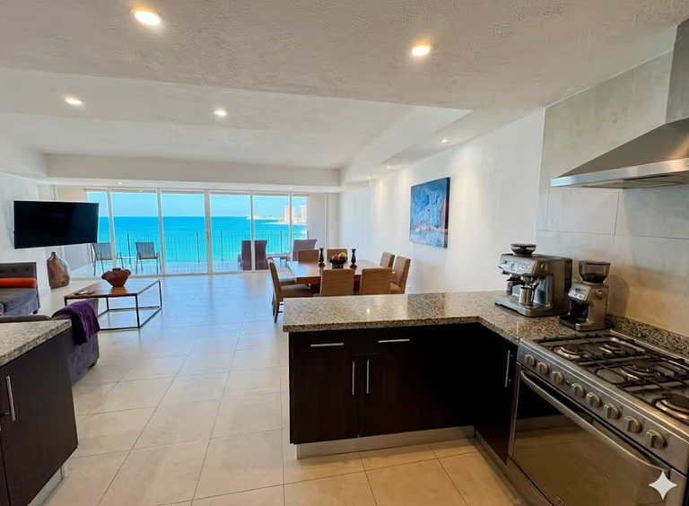 Apartamento de 2 dormitorios en planta alta con vista al mar