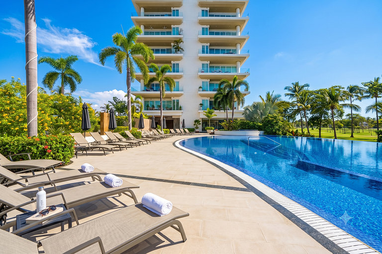 Luxury Vallarta Marina 1BR, 180° Balcony & Golf Views
