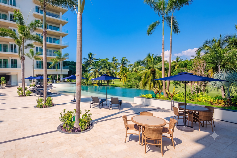 Luxury Vallarta Marina 1BR, 180° Balcony & Golf Views