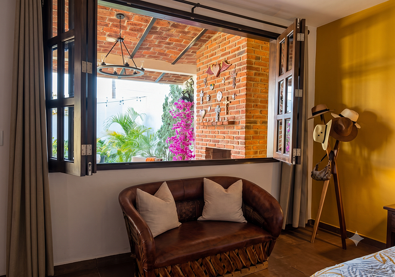 Charming Villa with Terrace & Outdoor Fireplace