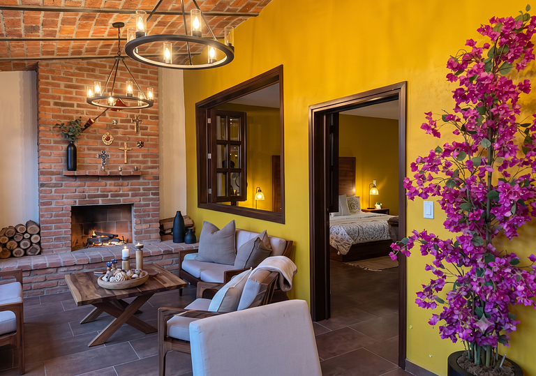 Encantadora Villa con Terraza y Chimenea Exterior