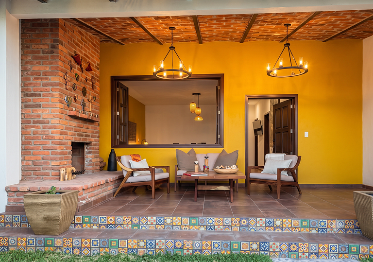 Encantadora Villa con Terraza y Chimenea Exterior