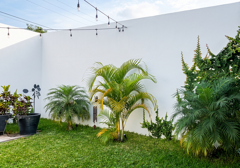 Encantadora Villa con Terraza y Chimenea Exterior