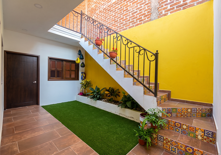Charming Villa with Terrace & Outdoor Fireplace