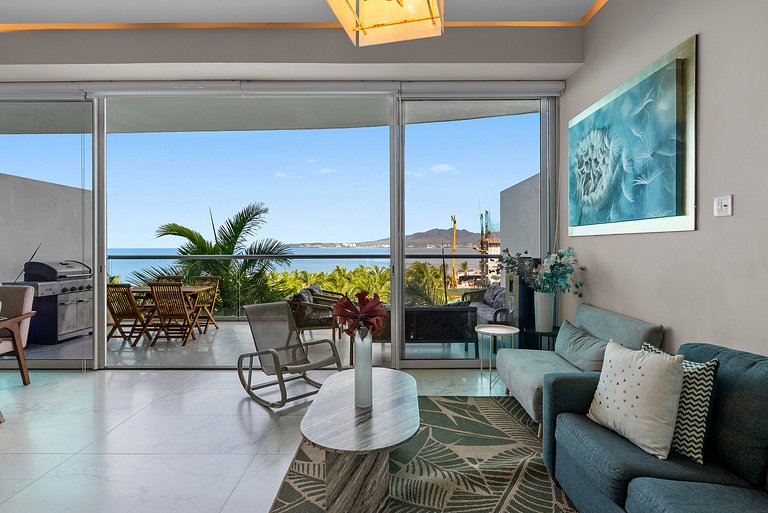 Lujoso Condo Frente al Mar de 2 Cuartos | Marítima Nuevo Val