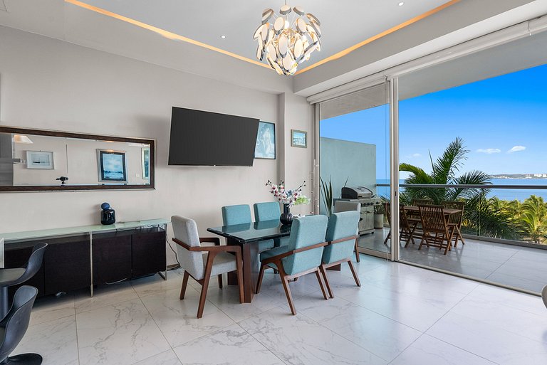 Lujoso Condo Frente al Mar de 2 Cuartos | Marítima Nuevo Val