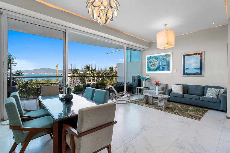 Lujoso Condo Frente al Mar de 2 Cuartos | Marítima Nuevo Val