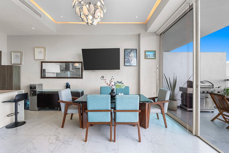 Lujoso Condo Frente al Mar de 2 Cuartos | Marítima Nuevo Val
