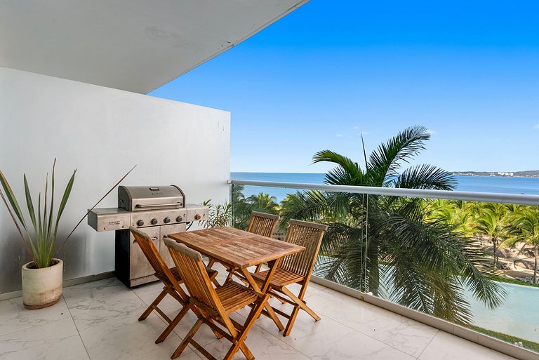 Lujoso Condo Frente al Mar de 2 Cuartos | Marítima Nuevo Val
