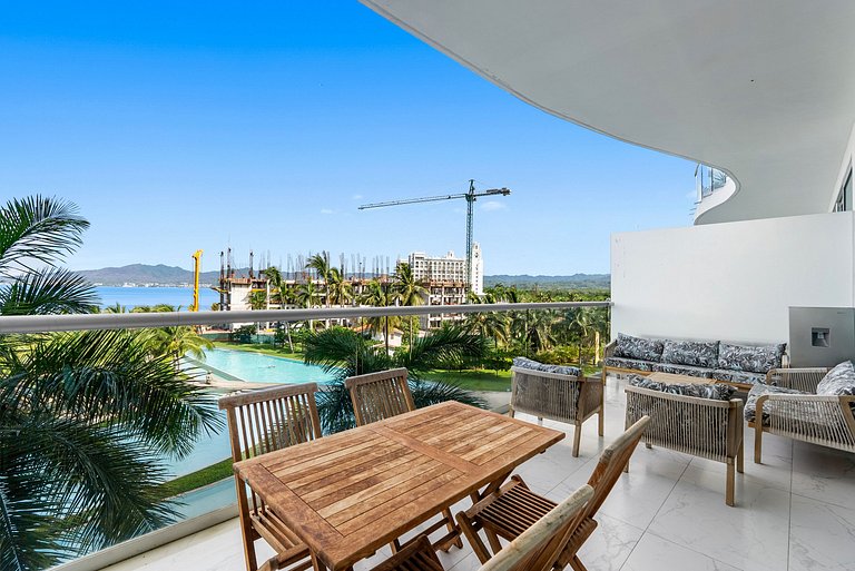 Lujoso Condo Frente al Mar de 2 Cuartos | Marítima Nuevo Val