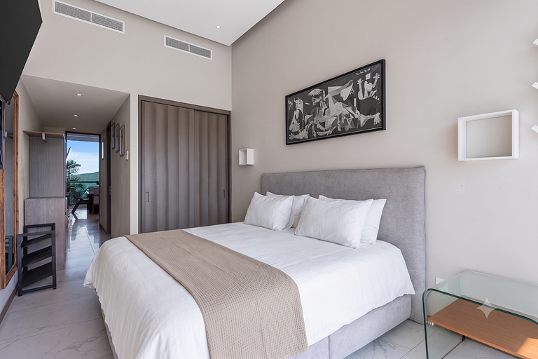 Lujoso Condo Frente al Mar de 2 Cuartos | Marítima Nuevo Val