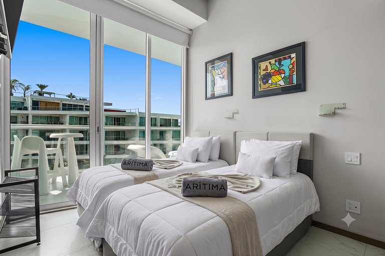 Lujoso Condo Frente al Mar de 2 Cuartos | Marítima Nuevo Val