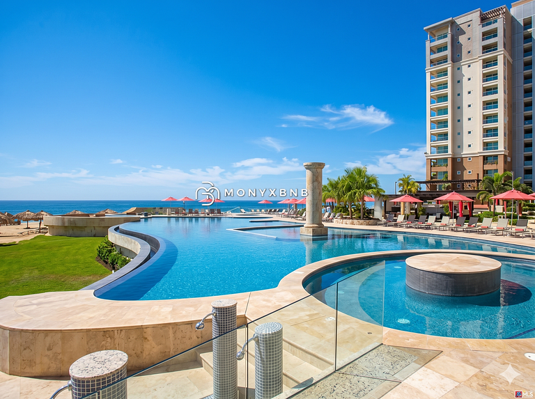 Grand Venetian Oceanfront by Monyxbnb