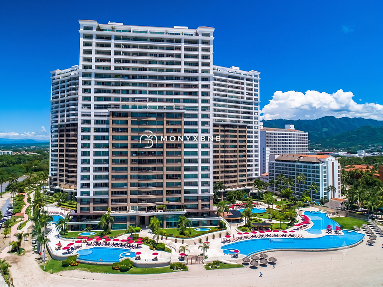 Grand Venetian Oceanfront by Monyxbnb