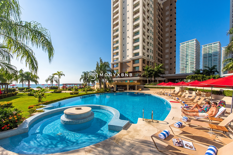 Grand Venetian Oceanfront by Monyxbnb