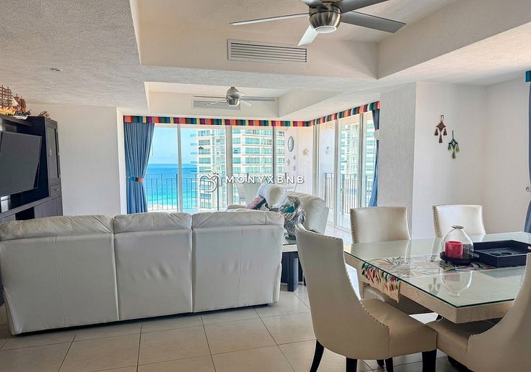 Grand Venetian Oceanfront by Monyxbnb