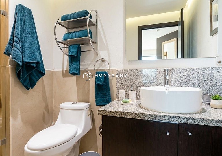 Grand Venetian Oceanfront by Monyxbnb