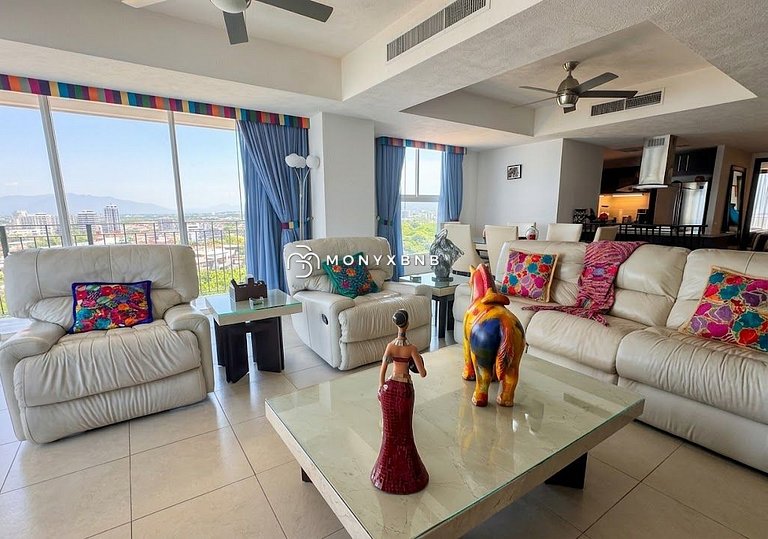 Grand Venetian Oceanfront by Monyxbnb