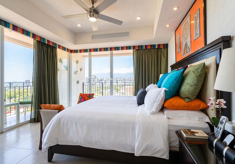 Grand Venetian Oceanfront by Monyxbnb
