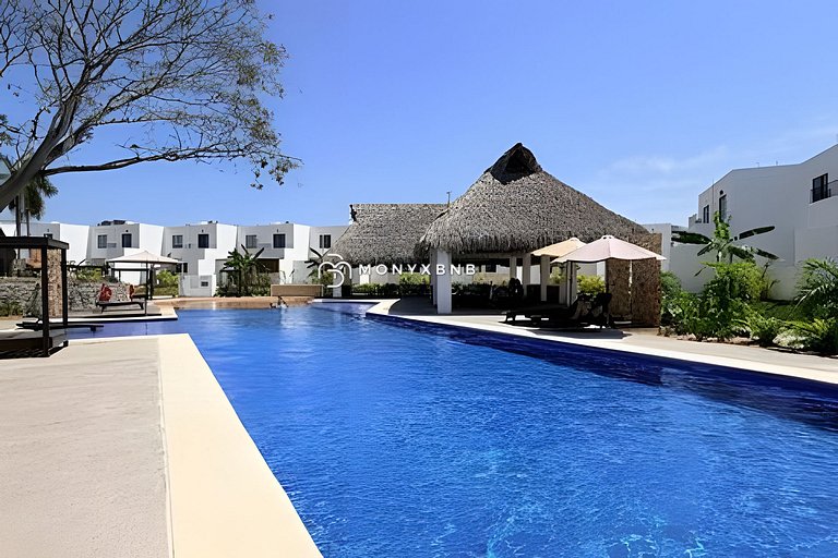 Billar, jacuzzi, presto sillas y mesa playa