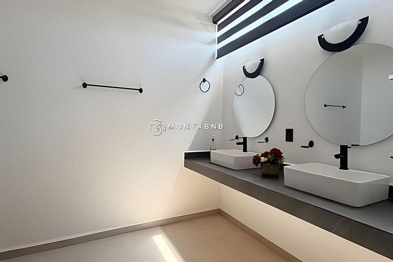 Billar, jacuzzi, presto sillas y mesa playa