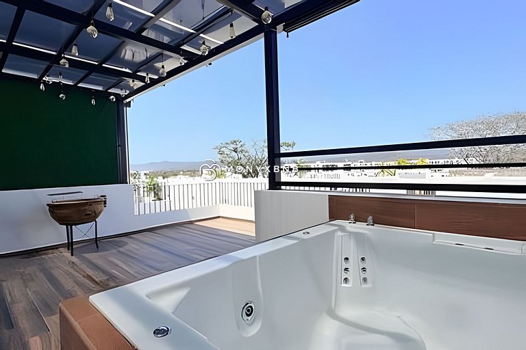 Billar, jacuzzi, presto sillas y mesa playa