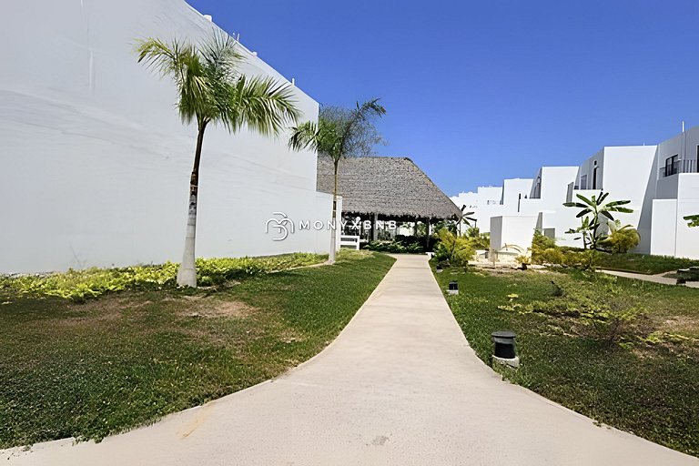 Billar, jacuzzi, presto sillas y mesa playa