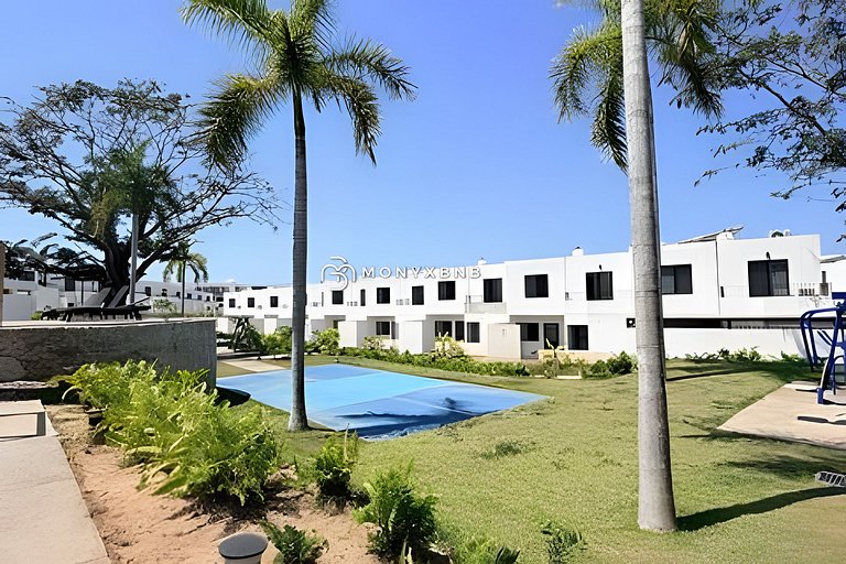 Billar, jacuzzi, presto sillas y mesa playa