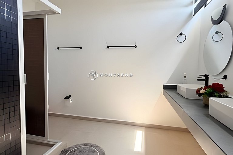 Billar, jacuzzi, presto sillas y mesa playa