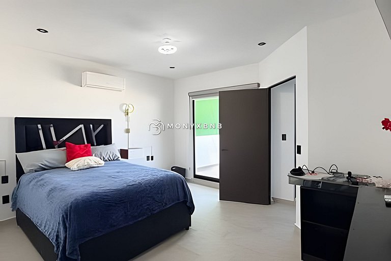 Billar, jacuzzi, presto sillas y mesa playa