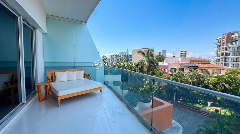 Paraíso a pie de playa en Icon Vallarta: piscina y club de p