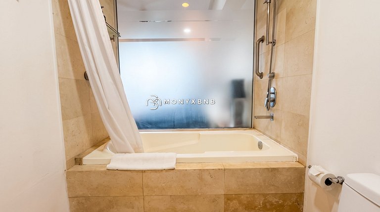 Paraíso a pie de playa en Icon Vallarta: piscina y club de p