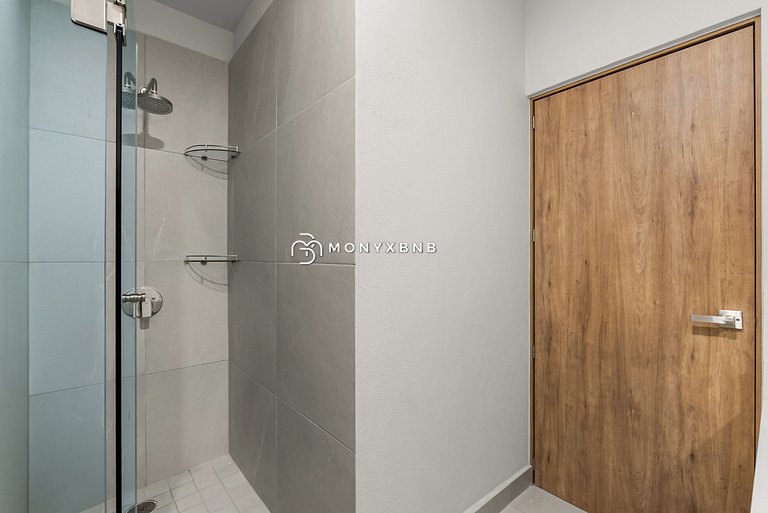 Condo with pool, paddle court, nearby, marina, airport, for