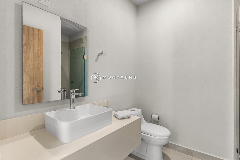 Condo with pool, paddle court, nearby, marina, airport, for