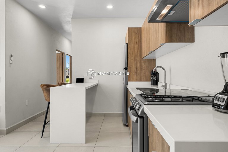 Condo with pool, paddle court, nearby, marina, airport, for