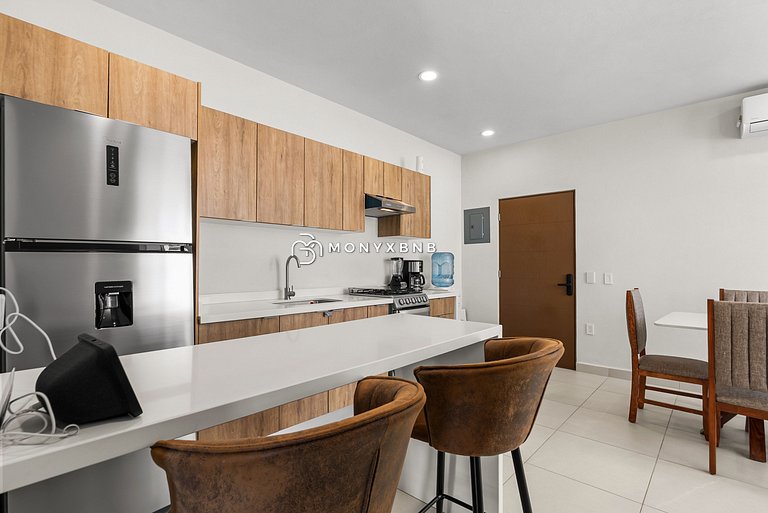 Condo with pool, paddle court, nearby, marina, airport, for