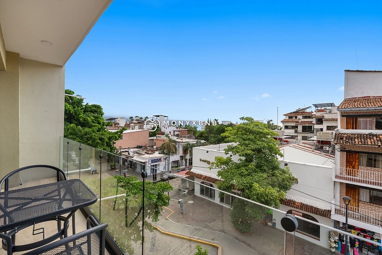 The boardwalk Nest | 1 Block to Malecon & Ocean