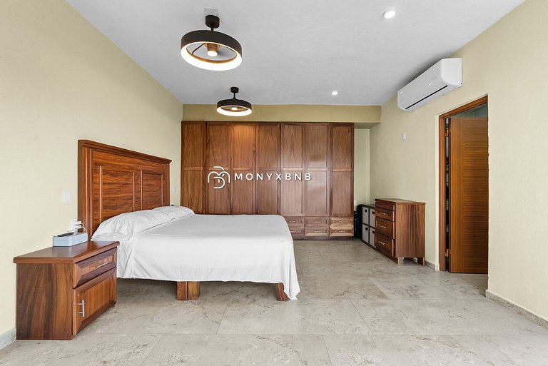 The Malecon Penthouse Studio 1 Block to Beach & Sea