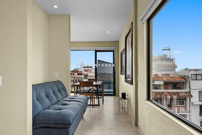 The Malecon Penthouse Studio 1 Block to Beach & Sea
