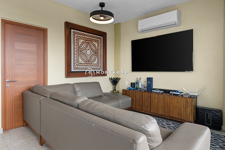 The Malecon Penthouse Studio 1 Block to Beach & Sea