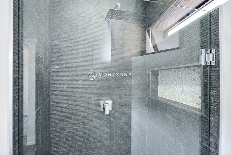 The Five | 1BR, Balcony & Rooftop Pool