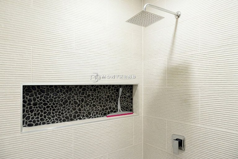 The Five | 1BR, Balcony & Rooftop Pool