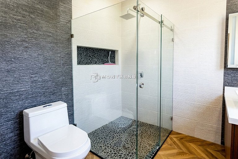 The Five | 1BR, Balcony & Rooftop Pool