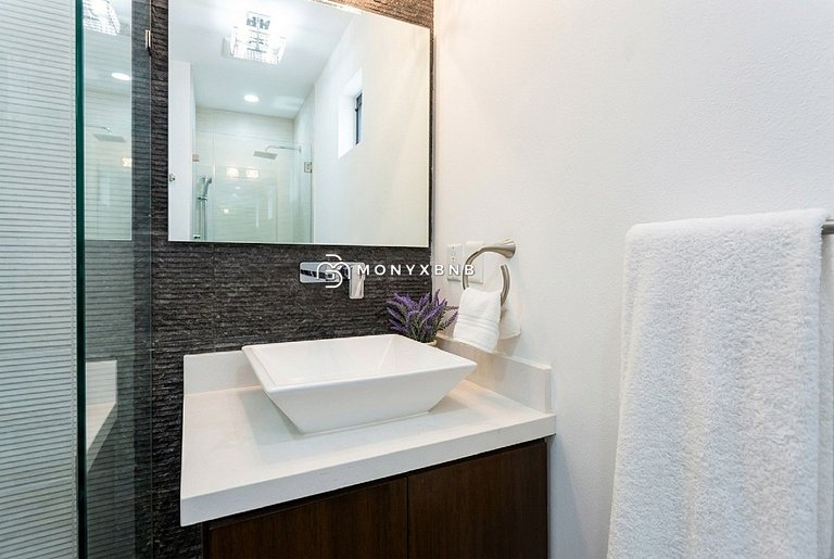 The Five | 1BR, Balcony & Rooftop Pool